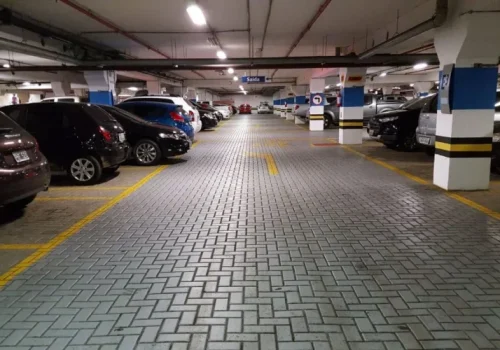 Vaga de Garagem Penhorada não pode ser vendida a quem não seja condômino, sem autorização da Convenção, diz STJ